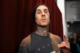 How tall is Travis Barker?